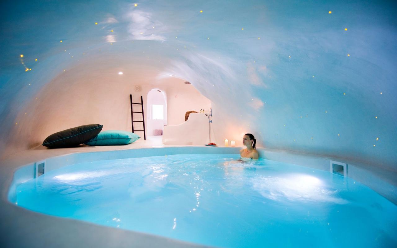 Sophia Luxury Suites Crypt with indoor pool